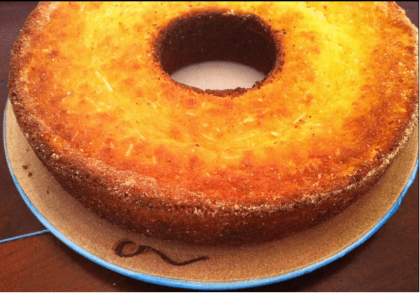 Cheiro de café e festa junina: o bolo de macaxeira mistura memória, cultura e sabor