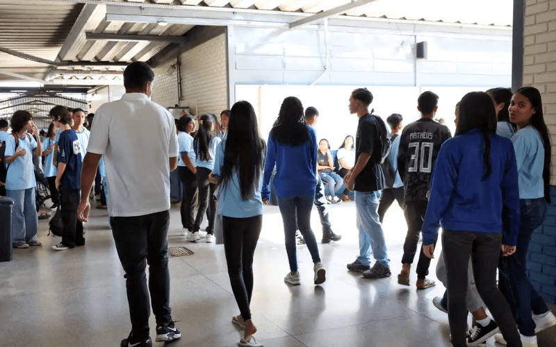 Proposta quer que estudantes com CadÚnico tenham acesso gratuito a cursinhos em Manaus
