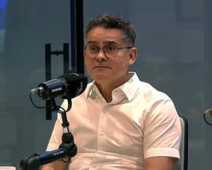 David Almeida minimiza índices de rejeição em pesquisa: “Não precisa agradar 100% da população”