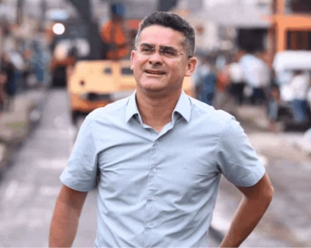 Conjuntivite impediu David Almeida de participar de Festival de Parintins, diz assessoria