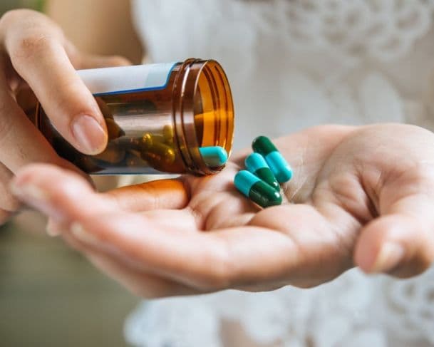 9 em cada 10 brasileiros se automedicam; veja os riscos que muitos ignoram
