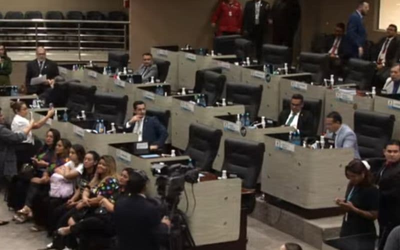 Muito discurso, pouca lei: CMM e a pauta das mulheres