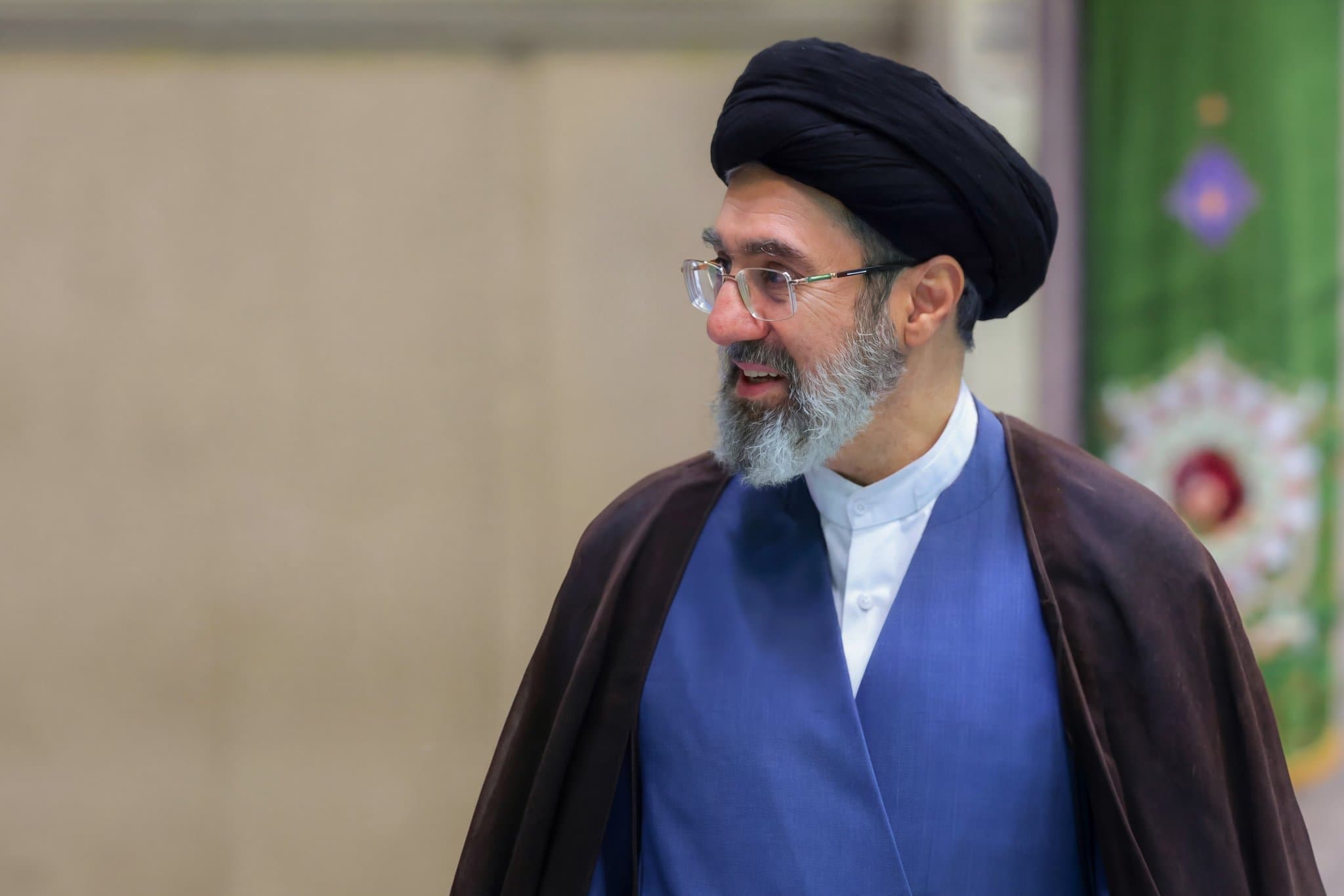 Novo líder do Irã promete vingança após morte de Ali Khamenei