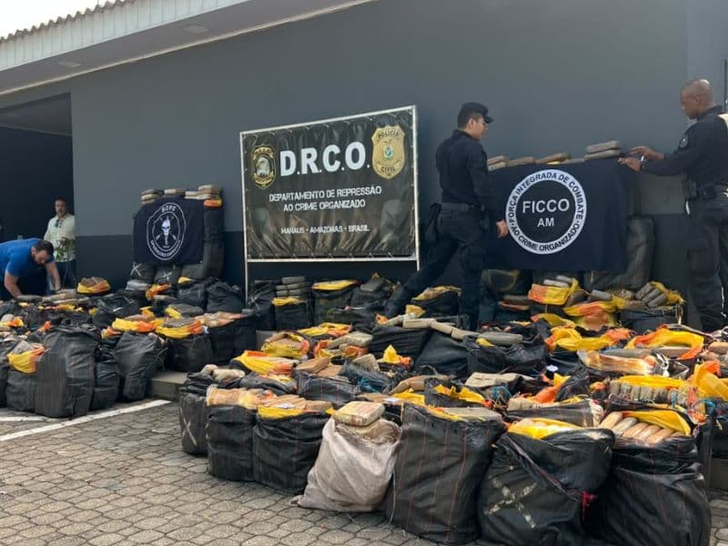 Três toneladas de drogas são apreendidas em Manaus