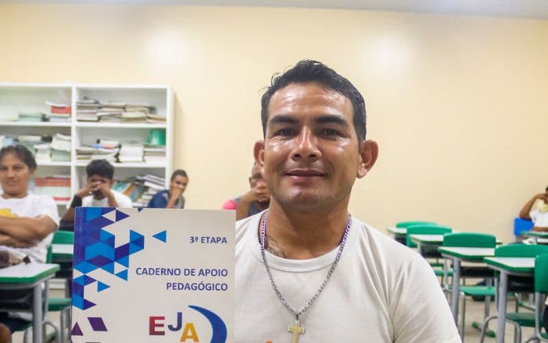 Matrículas para educação de jovens e adultos estão abertas em Manaus
