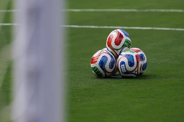 Fifa coloca à venda partes do gramado da final da Copa do Mundo; veja valores