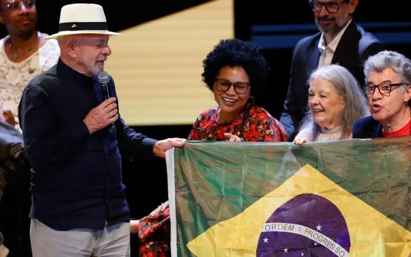 Eleitorado feminino prefere Lula a Flávio Bolsonaro, aponta Meio/Ideia