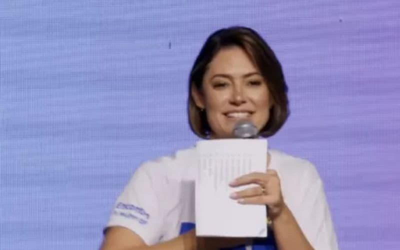 Michelle Bolsonaro chama Mendonça de “ungido do Senhor”