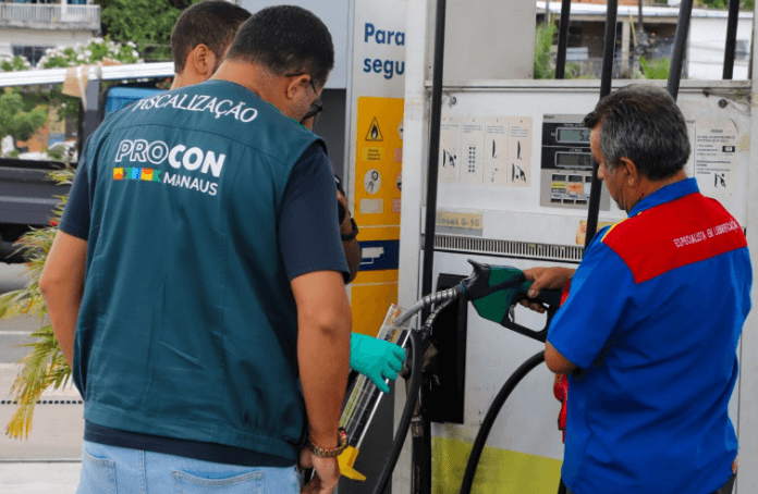 Pesquisa do Procon Manaus mostra que apenas o Diesel S10 teve redução de preço em julho