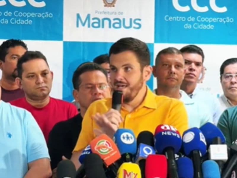 Coletiva sobre greve termina em disputa política