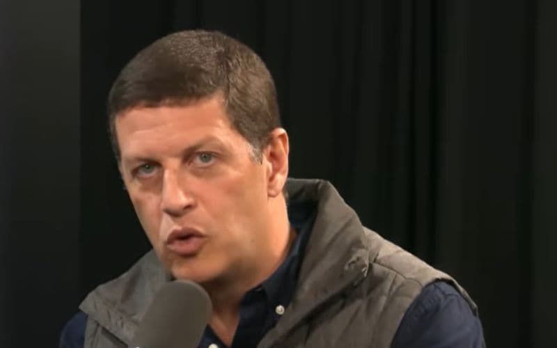 Ricardo Salles diz que Flávio Bolsonaro “é do game e transita no Centrão”