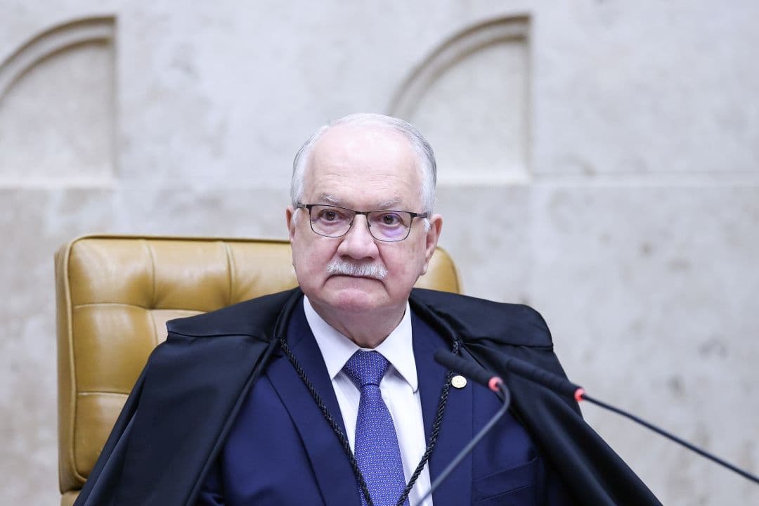 Fachin assume caso Moraes-Vorcaro e suspende investigações do INSS e Banco Master