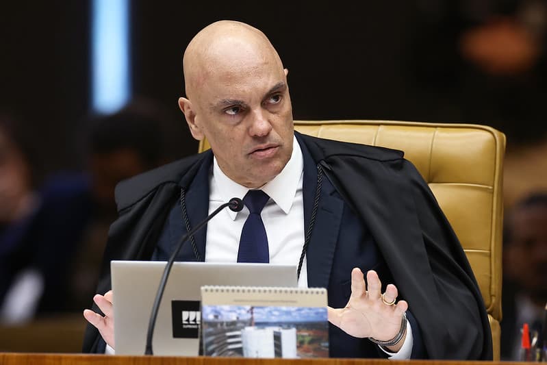 Moraes acusa Mendonça de pedir à PF sua inclusão em investigação