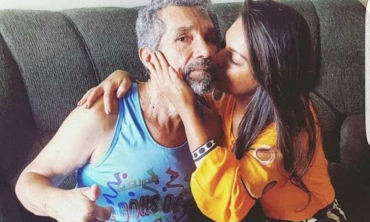 Com Alzheimer, pai de Paulinha Abelha não sabe do falecimento da filha