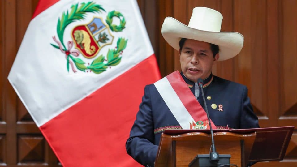 Congresso do Peru aprova abertura de impeachment do presidente Castillo