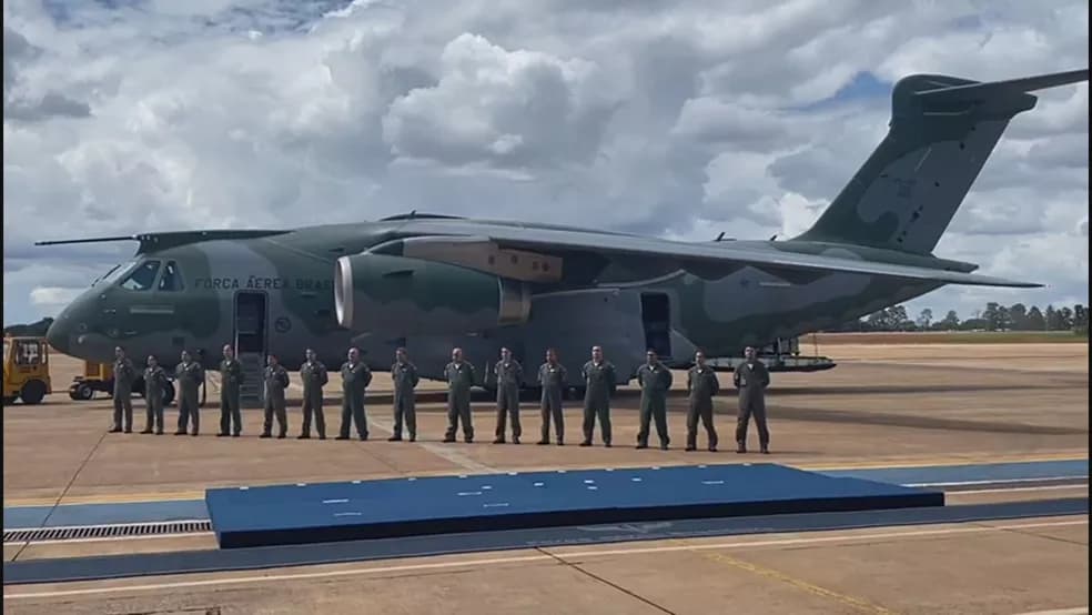 ‘Operação Repatriação’ Avião de resgate aos brasileiros na Ucrânia faz última parada em Recife