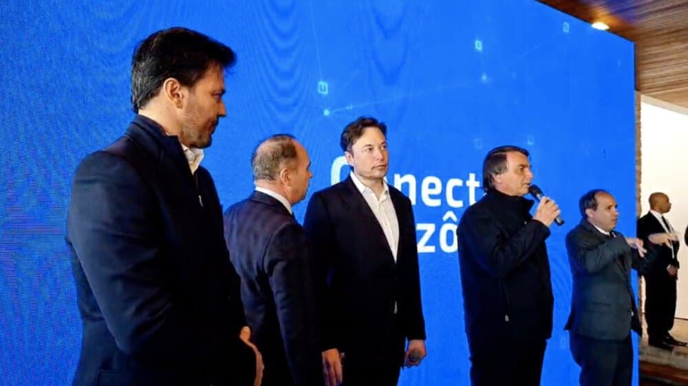 Durante encontro com Elon Musk, Bolsonaro critica teses sobre desmatamento da Amazônia
