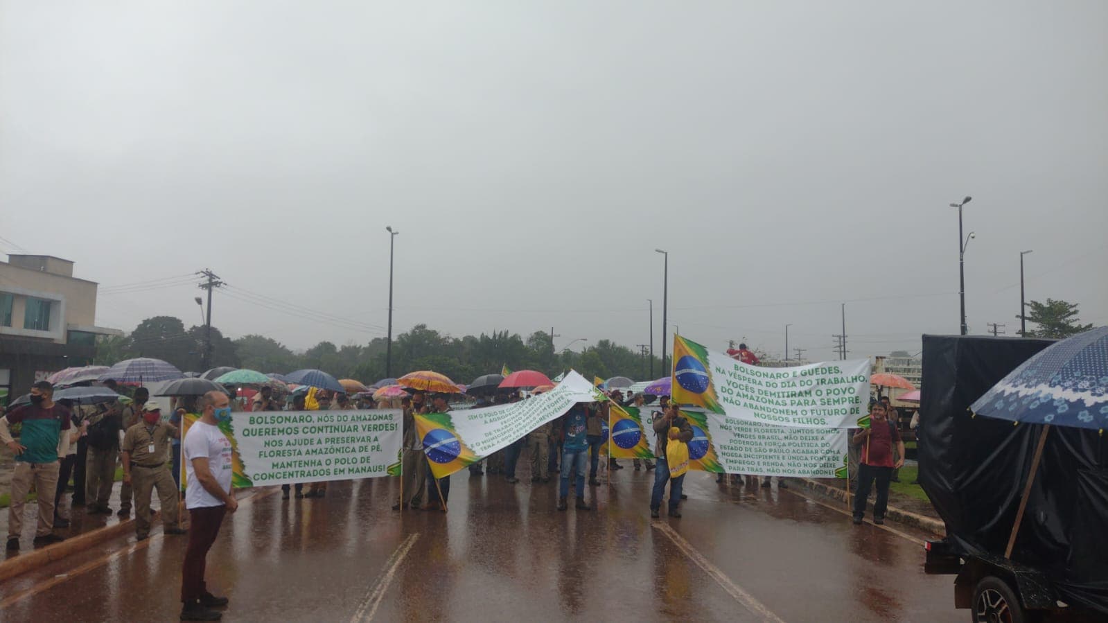 Vídeo: Funcionários da Jayoro realizam protesto contra ataque ao polo de concentrados no Amazonas
