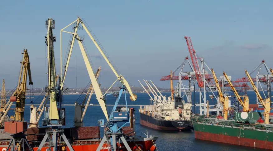Ucrânia detém navio russo carregado com grãos em porto do Mar Negro