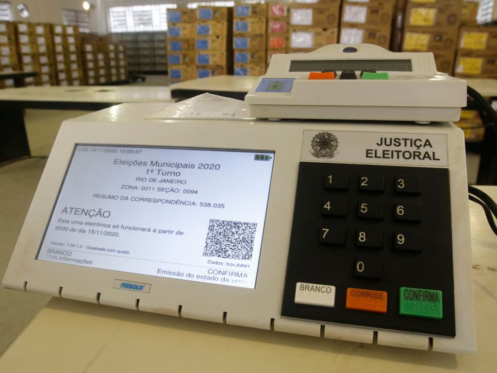 TRE-AM inicia treinamento com 80 servidores para teste de integridade das urnas