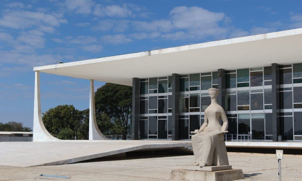 STF vai analisar lei que proíbe medidores aéreos no AM