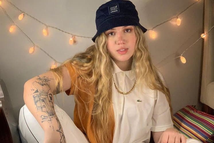 “Fui inocente”, desabafa compositora de hit de Luísa Sonza