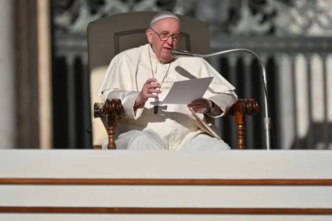 Papa Francisco denuncia “cadáveres torturados” encontrados na Ucrânia