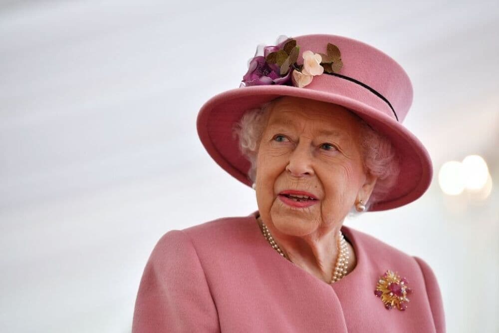 Saúde de Elizabeth II preocupa médicos da realeza britânica