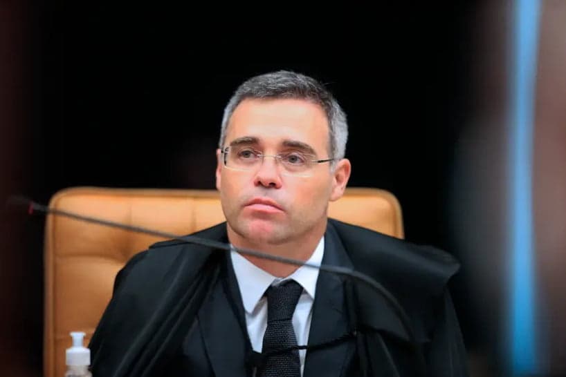 André Mendonça rejeita investigação de Bolsonaro por comentário sobre venezuelanas
