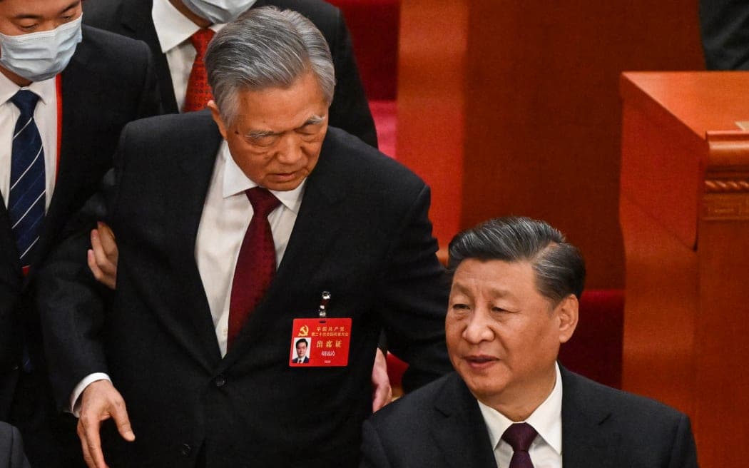 Xi tem poderes ampliados em evento que teve expurgo de Jintao