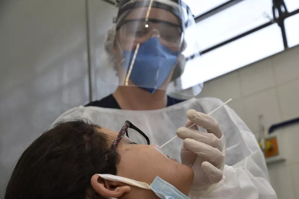 Amazonas registra alta de 190% em casos de Covid em uma semana