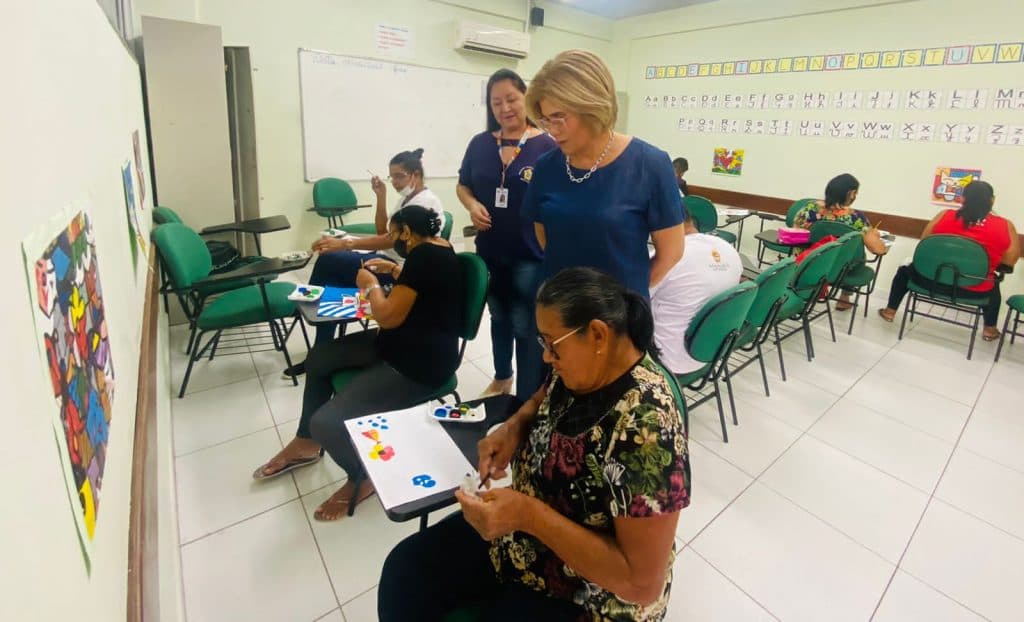 Matrículas para alfabetização de adultos e idosos estão abertas