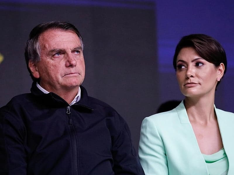 “Bastava me pedir”, responde Michelle Bolsonaro nas redes sociais sobre quebra de sigilos