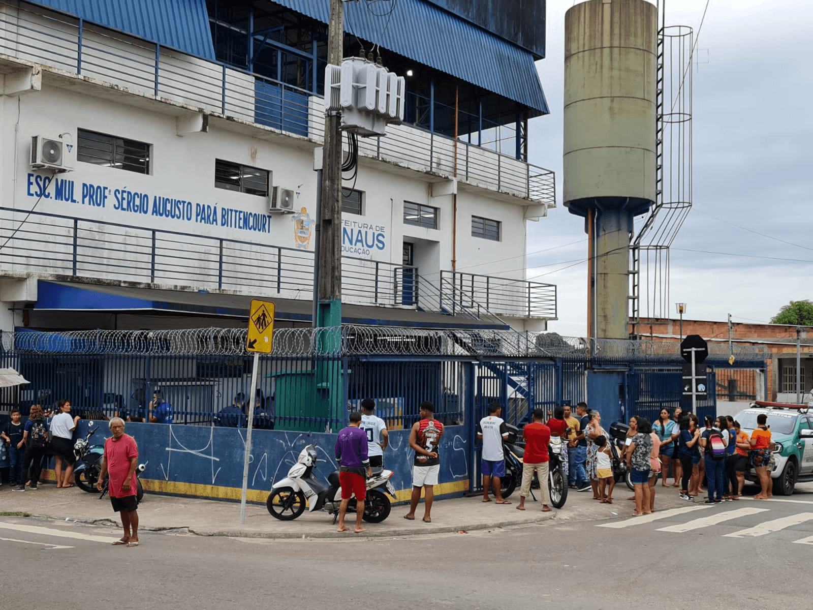 Aviso de massacre provoca pânico em escola de Manaus