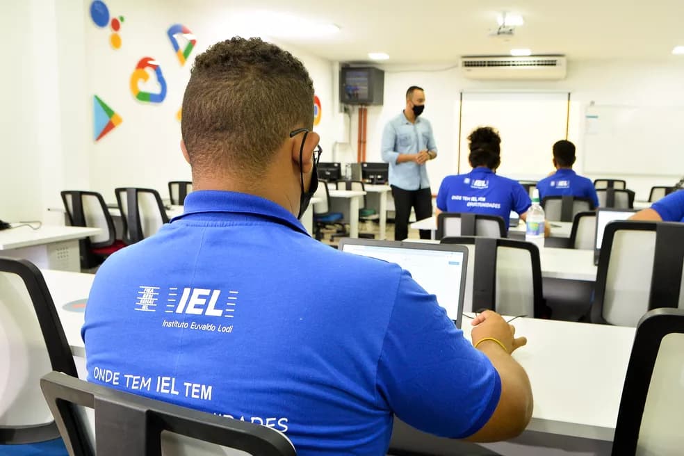 Vagas de estágio com bolsas de até R$ 1.072 estão disponíveis em Manaus; confira