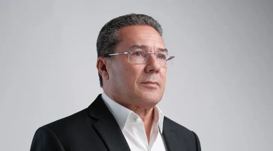 Vanderlei Luxemburgo deve assinar com o Corinthians