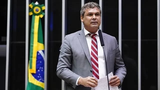 PT vai colher assinaturas para CPI sobre fraude nos cartões de vacina