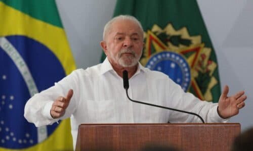 Lula vai entrar com ação para questionar privatização da Eletrobras