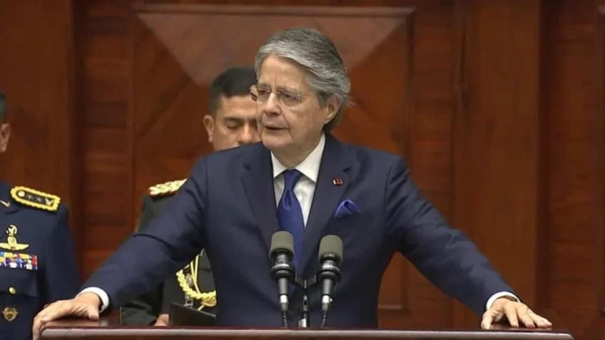 Presidente do Equador, ameaçado por impeachment, dissolve congresso