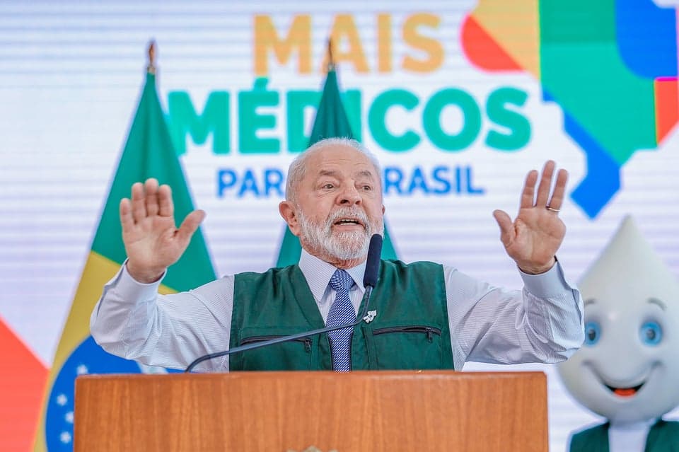 Saúde: Lula passa por procedimento em hospital