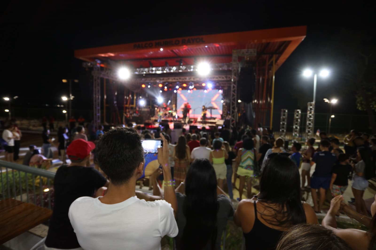 Casa de Praia Zezinho Corrêa recebe banda de pagode manauara