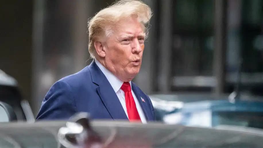 Trump é multado por descumprir ordem de silêncio