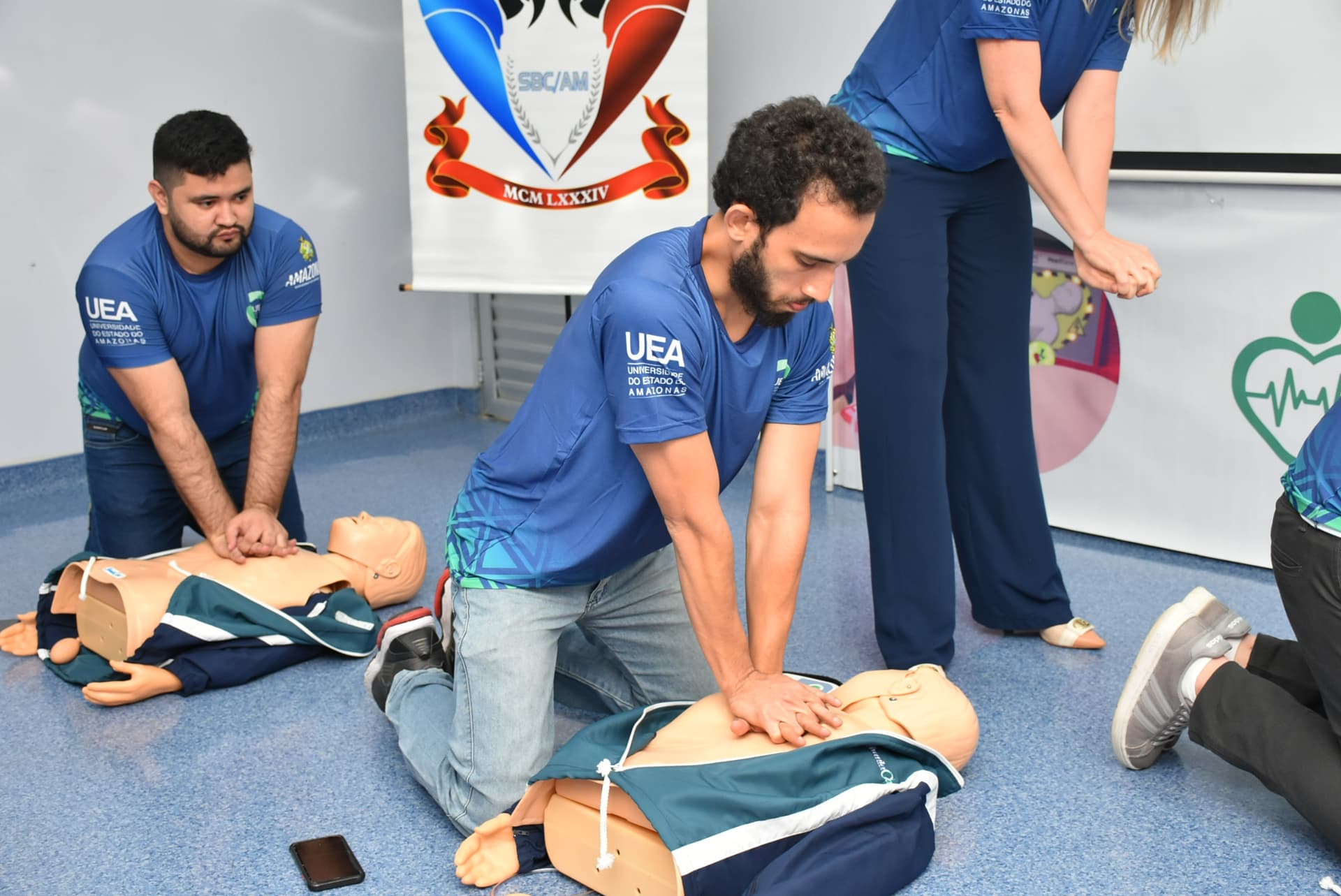 UEA oferece atendimento básico aos acadêmicos em casos de paradas cardiorrespiratórias