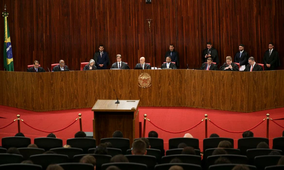 TSE publica decisão que tornou Bolsonaro inelegível por oito anos