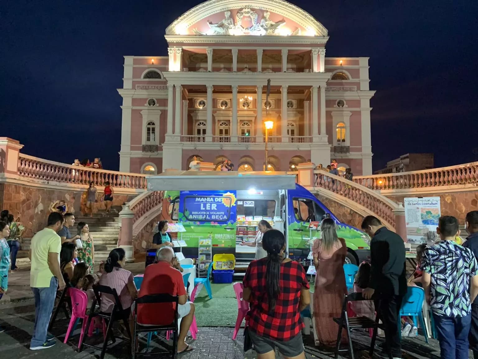 Programa Mania de Ler ganha edição especial no feriado, no Largo de São Sebastião