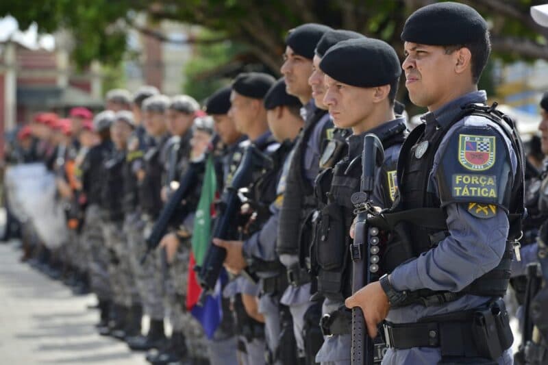 Decreto que regula uso da força policial é criticado por governadores e Congresso