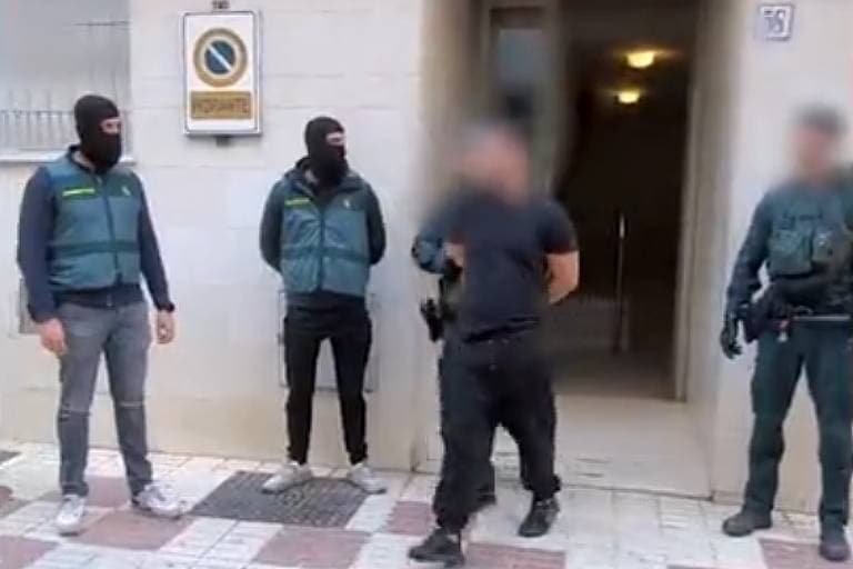 Irmãos brasileiros são presos na Espanha por divulgação de material terrorista