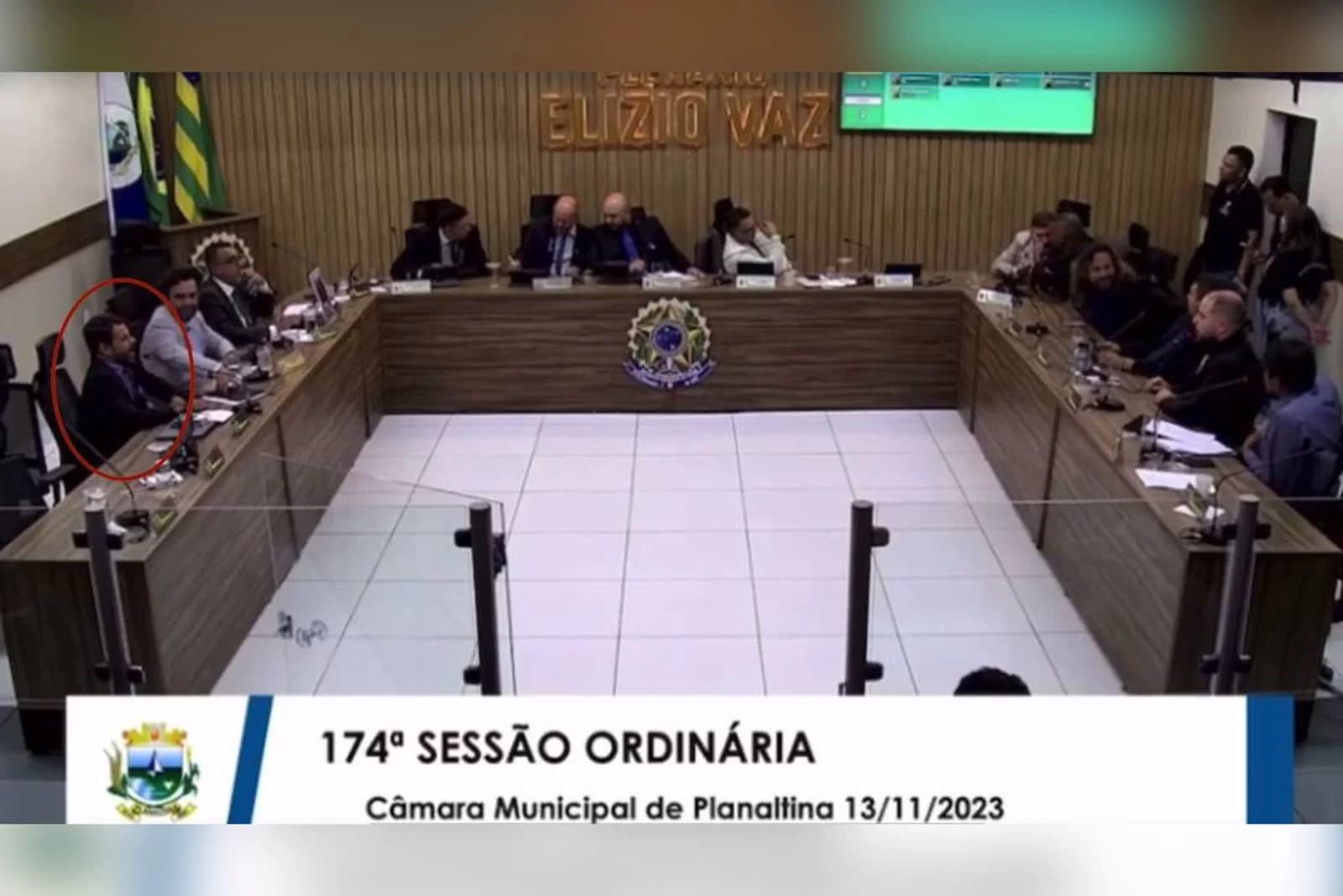 VÍDEO: Vereador faz som de macaco para colega parlamentar negro em Goiás