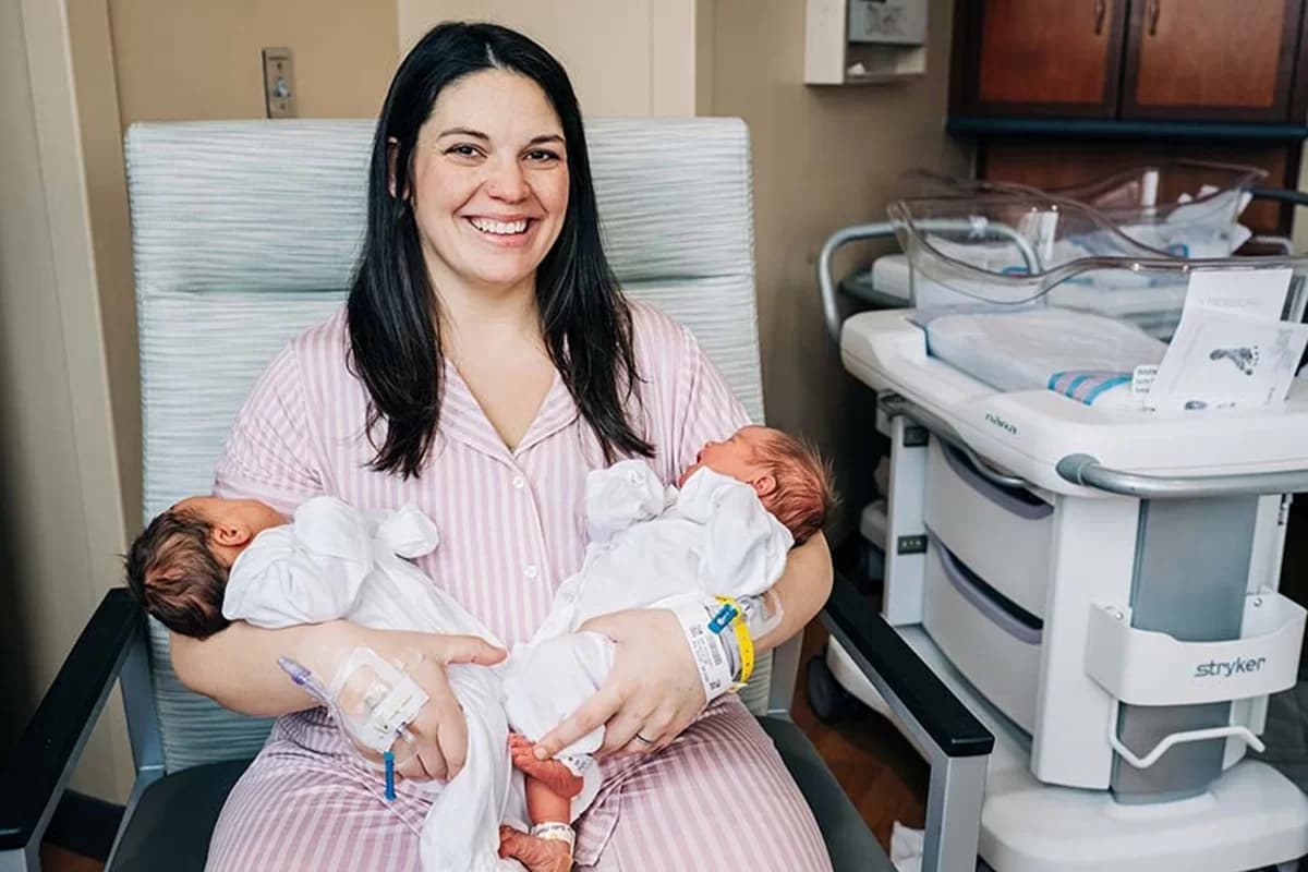 Mulher com 2 úteros dá a luz a bebês em dias diferentes, nos EUA