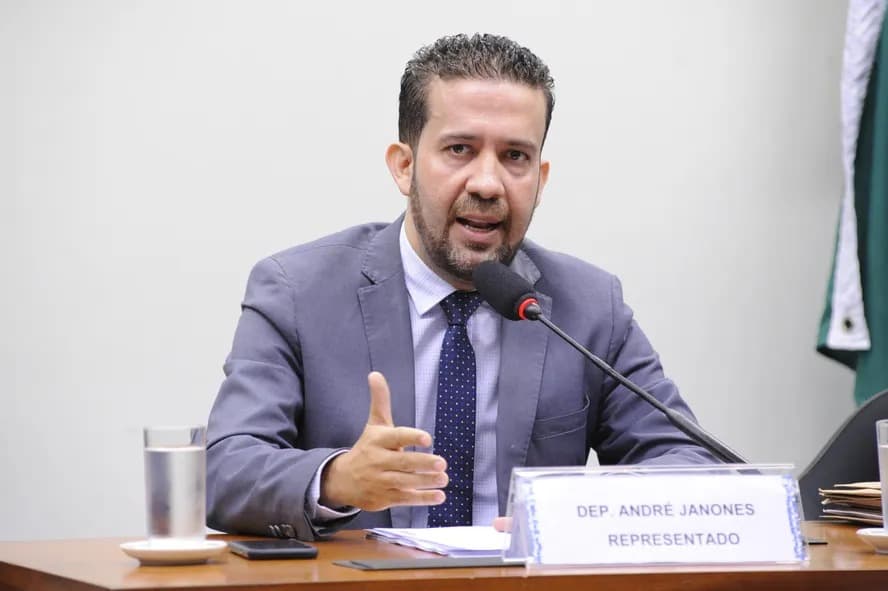 Pedido de cassação de Janones vai para Conselho de Ética